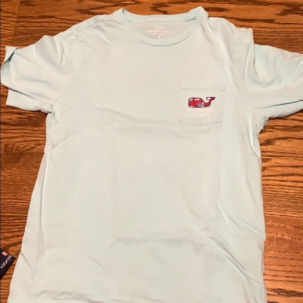 Vineyard vine t-shirt
